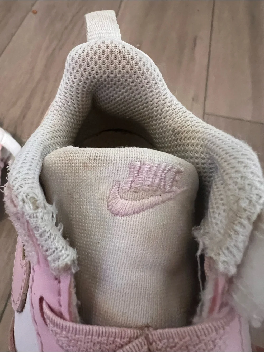 Nike Kids White and Pink Velcro Low-Top Sneakers 6C